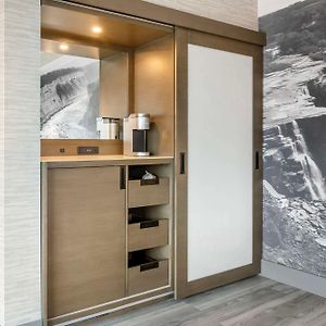 King Suite Accessible or Non-Smoking