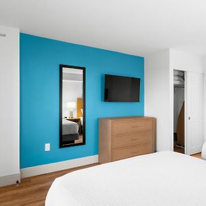 Oceanfront Deluxe One Bedroom Double Suite 		