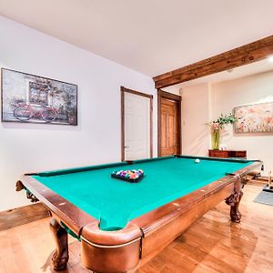 Deluxe Two-Bedroom Apartment
