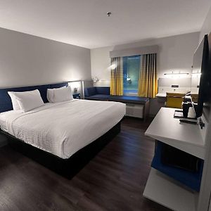 King Suite Mobility accessible