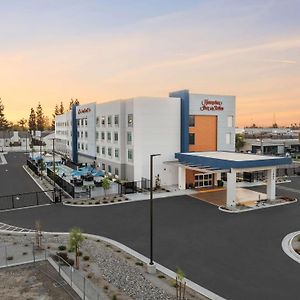 Hampton Inn & Suites Bakersfield Central