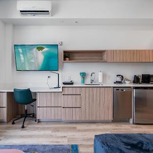 Deluxe Studio