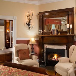 Grand King Suite