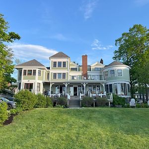 Saltair Inn Waterfront B&B