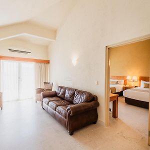 One-Bedroom King Suite