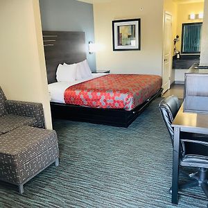 Deluxe King Suite