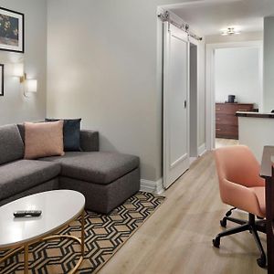 Queen Studio Mobility accessible