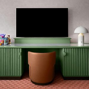 Queen Room Mobility or hearing accessible