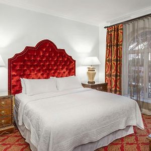 King Room Adapted Tub Mobility Hearing Accessible