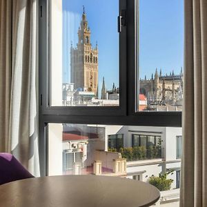 Deluxe King Room City View