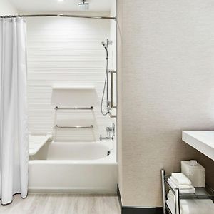 Standard King Room Hearing accessible
