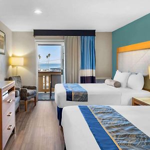 Howard Johnson By Wyndham Santa Cruz Beach Boardwalk