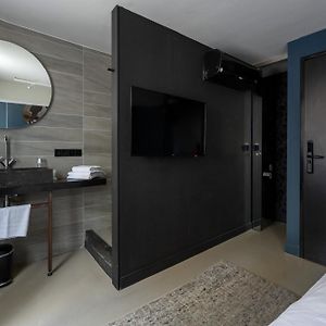 Semi King Room