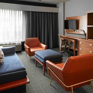 One-Bedroom King Suite