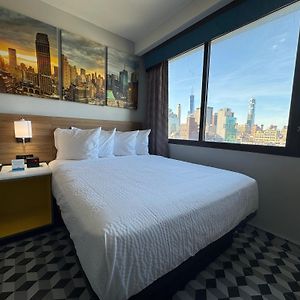 Deluxe Top floor Queen Room