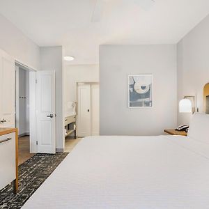 One-Bedroom King Suite Non-Smoking