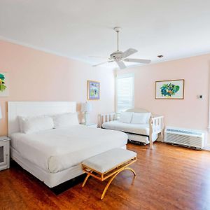 King Suite At Curry Mansion With Heated Pool!