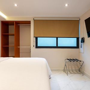 Deluxe Studio