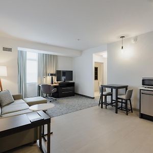 One-Bedroom King Suite