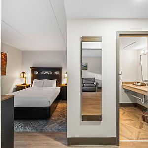 Queen Suite Disability Access
