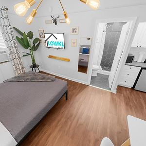 Standard Queen Studio Kitchenette