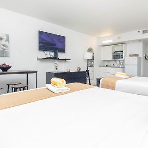 Deluxe Queen Suite