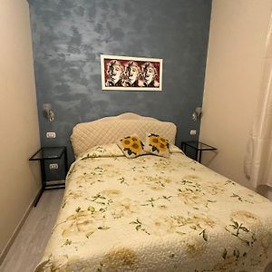 Budget King Room