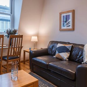 Deluxe One-Bedroom Apartment