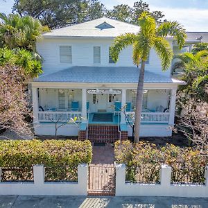 Deluxe King With Balcony - At James House With Parking!