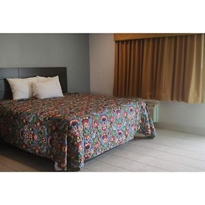 King Bed Kitchenette Non-Smoking