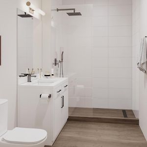 Deluxe One-Bedroom Apartment