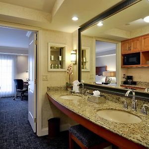 One-Bedroom King Suite