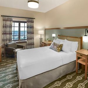 Tradition Queen Room