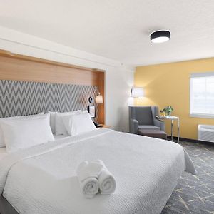 Standard Queen Room