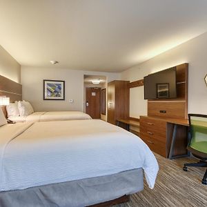 Standard Queen Room Two Queen Beds