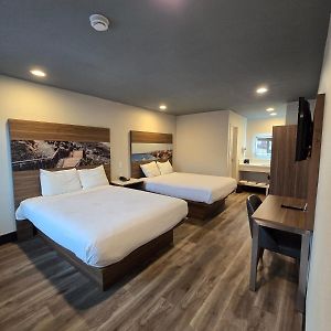 Queen Room Two Queen Beds