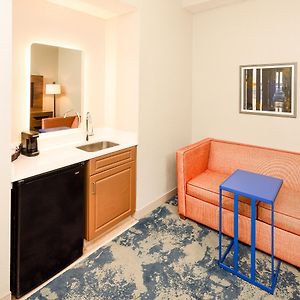 Queen Room Two Queen Beds City View Non-Smoking