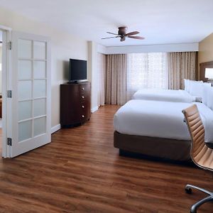 One-Bedroom Queen Suite