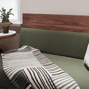 Salon Double Room