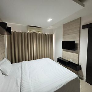 One-Bedroom King Suite