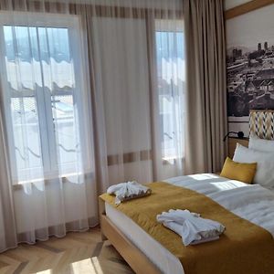 Deluxe One-Bedroom Apartment