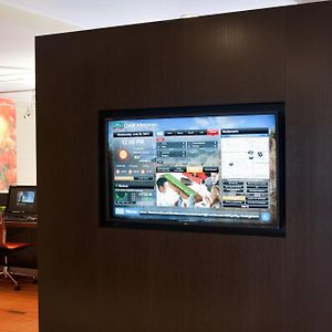 Courtyard By Marriott Bakersfield