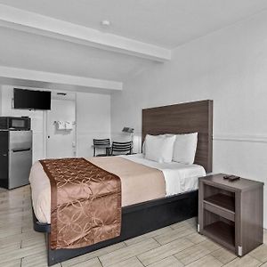 Superior Single Room Queen Bed Smoking