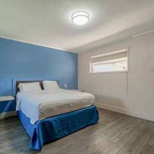 King Bed Smoking