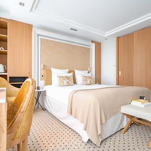Privilege Room