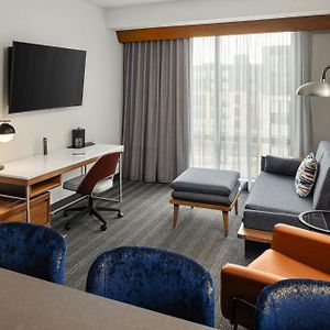 One-Bedroom King Suite