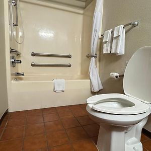 King Room Hearing Accessible Accessible or Non-Smoking