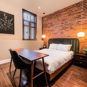 Deluxe Queen Studio