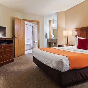Pool Side Queen Suite Mobility accessible