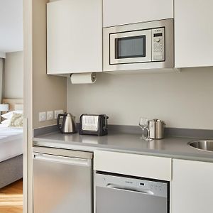 One-Bedroom Queen Suite